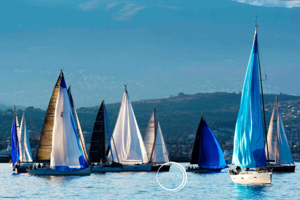 Voilier en mer lors de la Croisière Bleue Antibes-Calvi – 59ᵉ édition